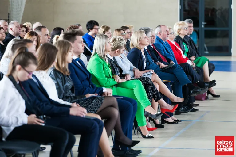 Maturzyści "Kopernika" opuścili szkolne mury (zdjęcia, wideo)