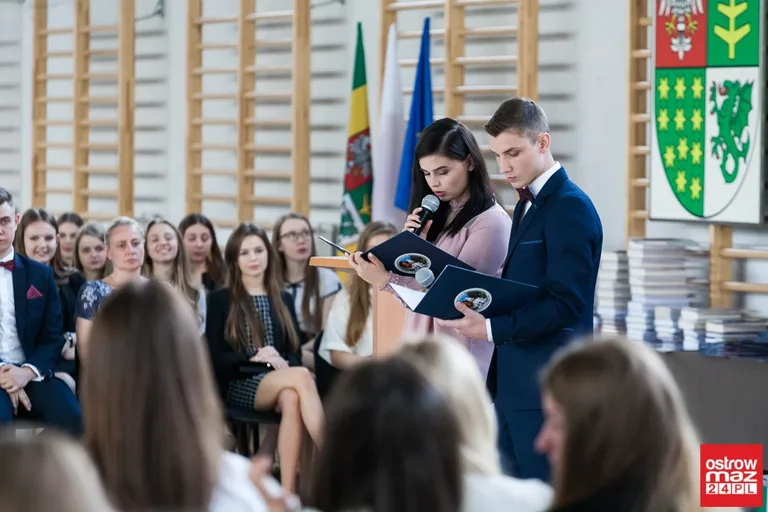 Maturzyści "Kopernika" opuścili szkolne mury (zdjęcia, wideo)