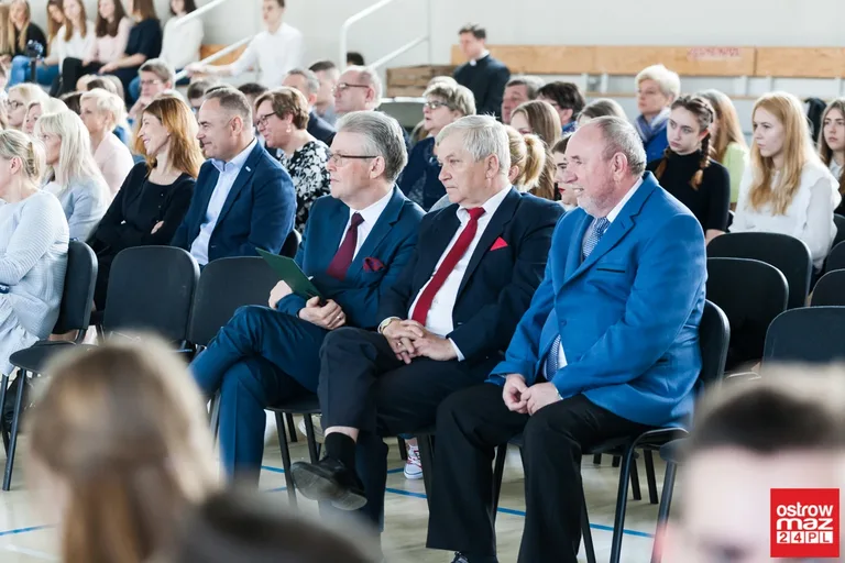 Maturzyści "Kopernika" opuścili szkolne mury (zdjęcia, wideo)