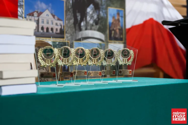Maturzyści "Ekonomika" pożegnali szkolne mury (zdjęcia, wideo)