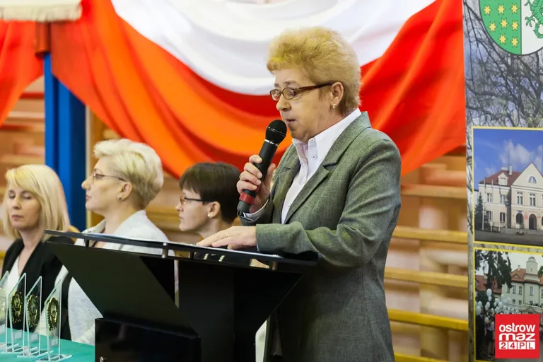 Maturzyści "Ekonomika" pożegnali szkolne mury (zdjęcia, wideo)