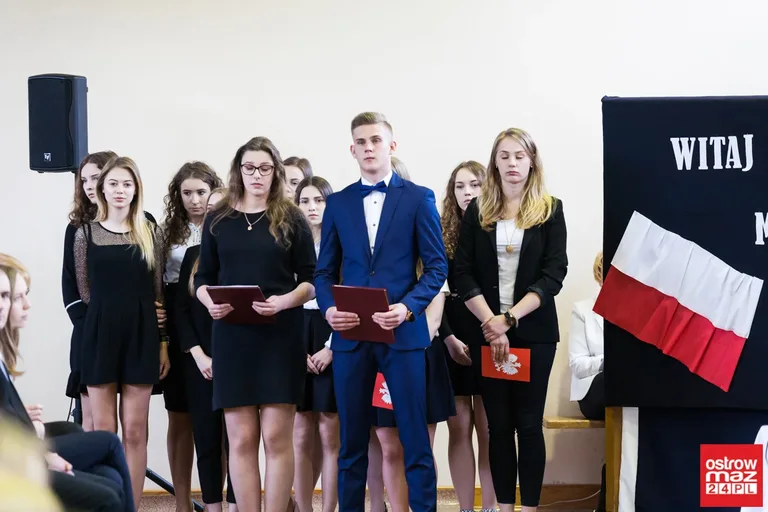 Maturzyści "Ekonomika" pożegnali szkolne mury (zdjęcia, wideo)