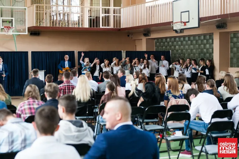 Małkińscy maturzyści zakończyli rok szkolny (zdjęcia, wideo)