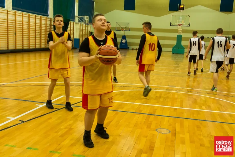 Międzypowiatowe mistrzostwa w koszykówce (zdjęcia)