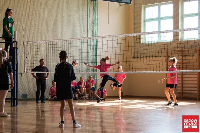 Dziewczęta z Nura najlepsze w minisiatkówce (zdjęcia, wideo)