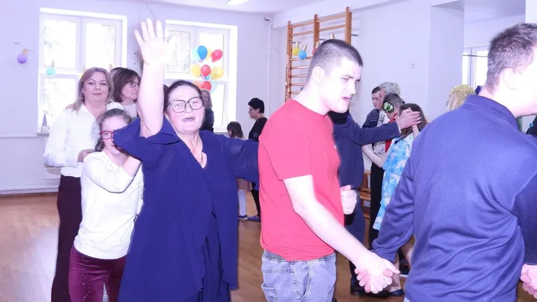 Zabawa choinkowa w Specjalnym Ośrodku Szkolno-Wychowawczym w Zuzeli (zdjęcia, wideo)