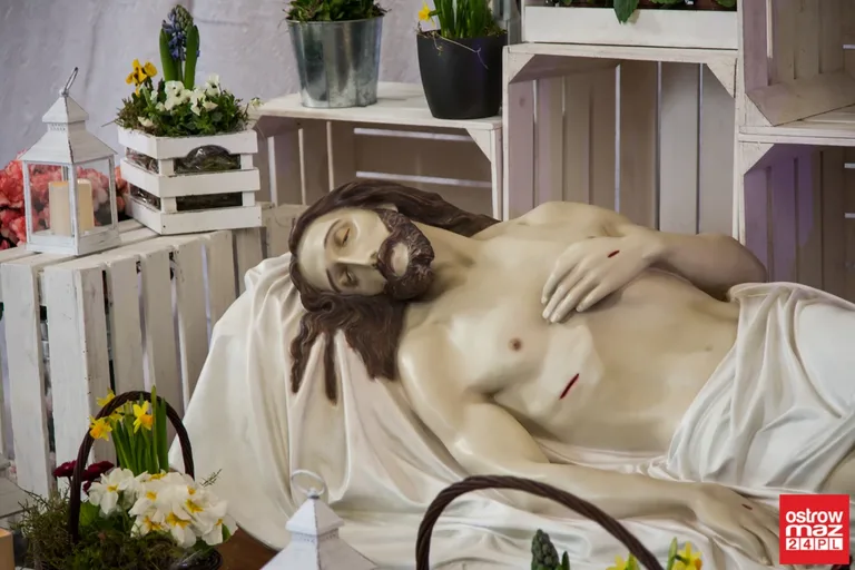 Groby Pańskie w ostrowskich parafiach i Komorowie (zdjęcia)