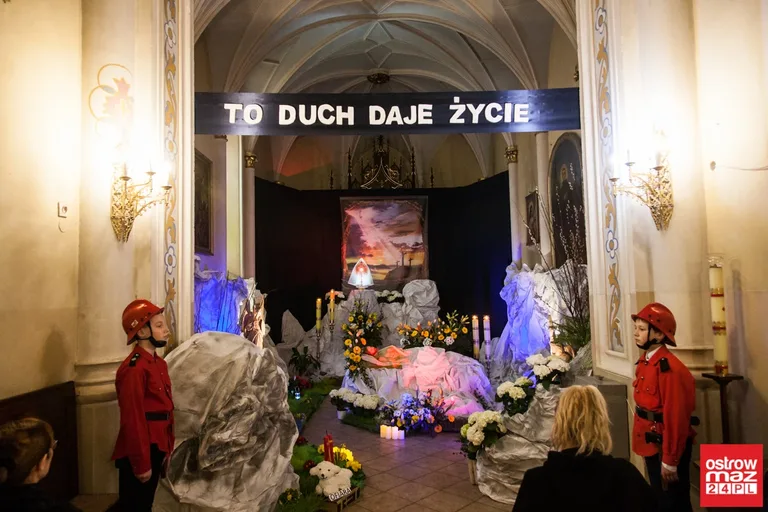 Groby Pańskie w ostrowskich parafiach i Komorowie (zdjęcia)