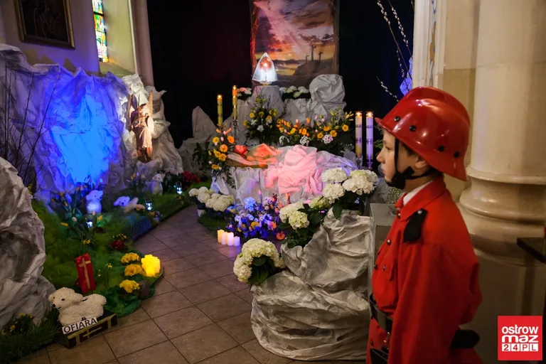 Groby Pańskie w ostrowskich parafiach i Komorowie (zdjęcia)