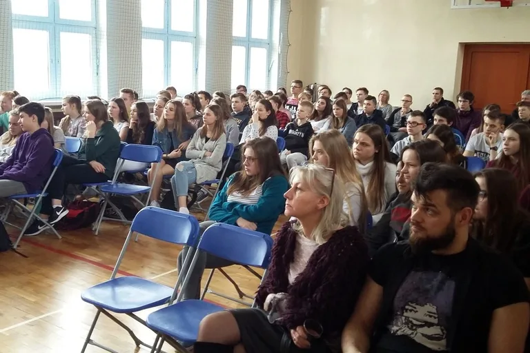 "Narkotyki, dopalacze - nie tędy droga". Debata profilaktyczna w "dwójce" (zdjęcia)