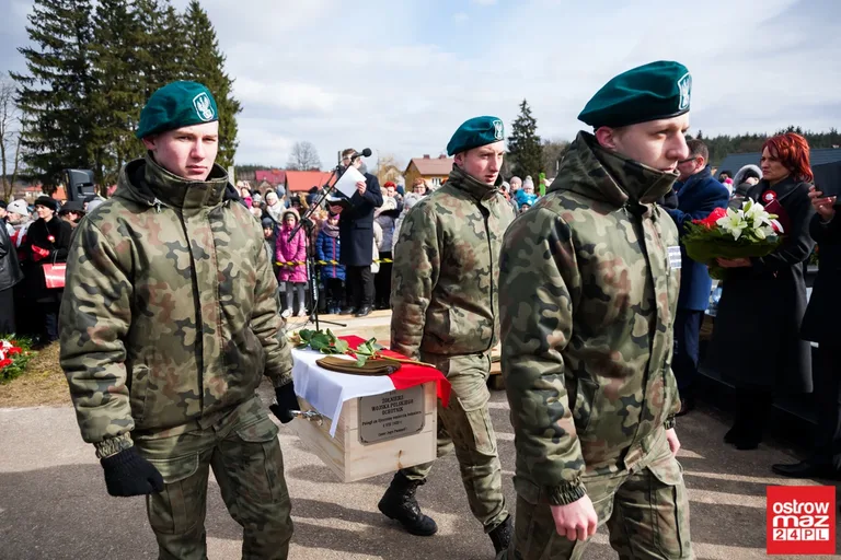 Pochowano żołnierzy 201 Pułku Piechoty (zdjęcia, wideo)