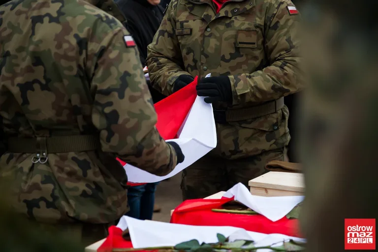 Pochowano żołnierzy 201 Pułku Piechoty (zdjęcia, wideo)