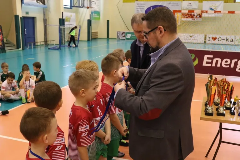 Ambitne starcia młodych piłkarzy (zdjęcia, wideo)