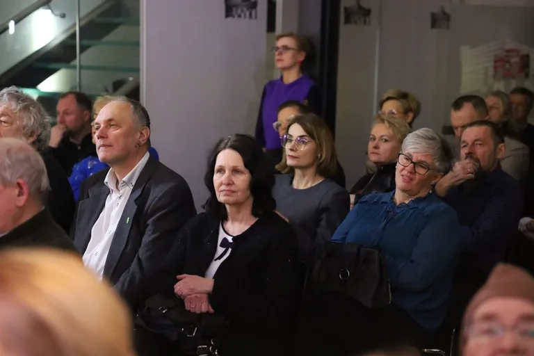 "Z plamy powstałeś" - opowieść o człowieku i paradoksach codzienności (zdjęcia)