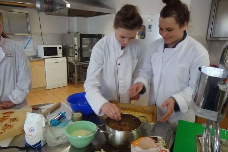 Konkurs kulinarny w lubiejewskim ZS CKR (zdjęcia)