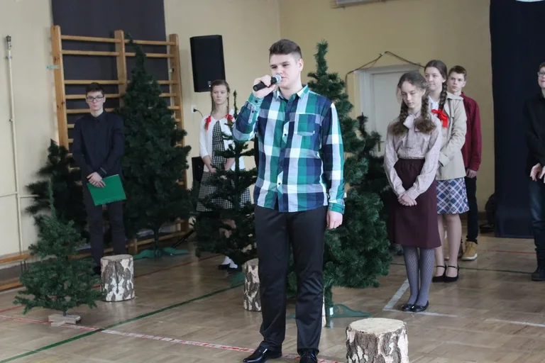 Uczniowie "jedynki" nie zapomnieli o żołnierzach wyklętych (zdjęcia)