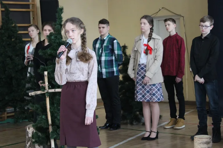 Uczniowie "jedynki" nie zapomnieli o żołnierzach wyklętych (zdjęcia)