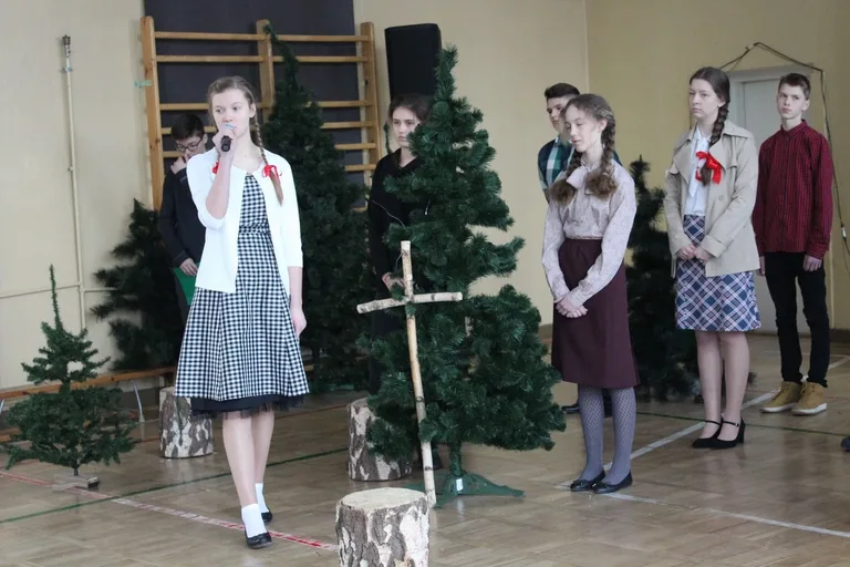 Uczniowie "jedynki" nie zapomnieli o żołnierzach wyklętych (zdjęcia)