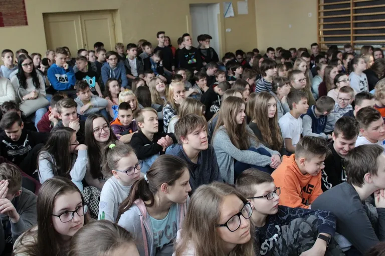 Uczniowie "jedynki" nie zapomnieli o żołnierzach wyklętych (zdjęcia)