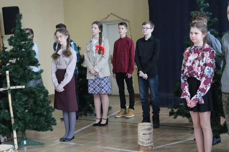 Uczniowie "jedynki" nie zapomnieli o żołnierzach wyklętych (zdjęcia)