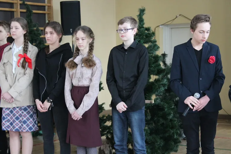 Uczniowie "jedynki" nie zapomnieli o żołnierzach wyklętych (zdjęcia)