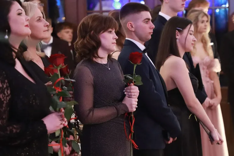 Bal jak z bajki! Studniówka LO im. M. Kopernika w Ostrowi Mazowieckiej (zdjęcia, wideo)