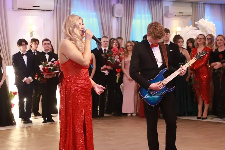Bal jak z bajki! Studniówka LO im. M. Kopernika w Ostrowi Mazowieckiej (zdjęcia, wideo)