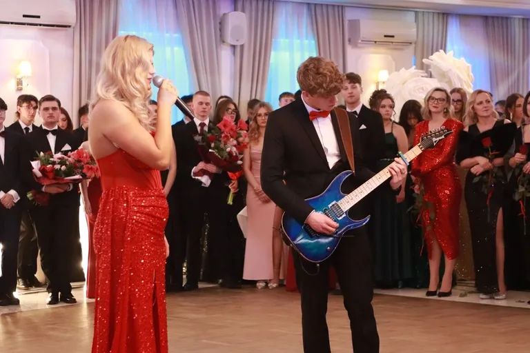 Bal jak z bajki! Studniówka LO im. M. Kopernika w Ostrowi Mazowieckiej (zdjęcia, wideo)