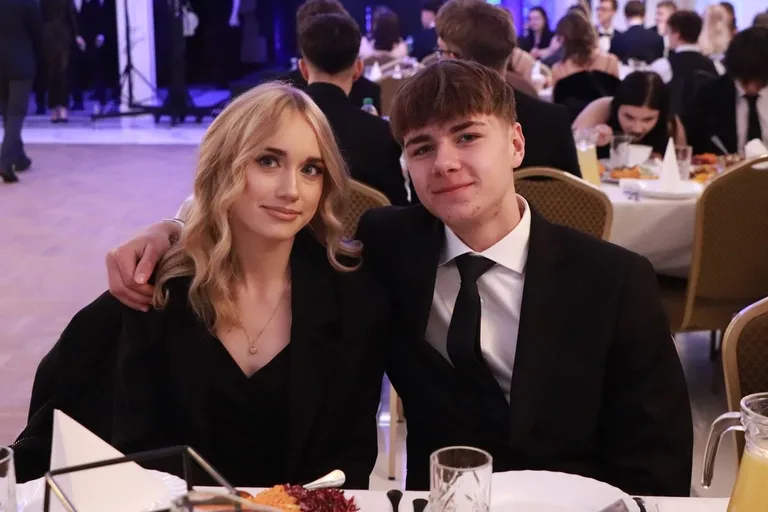 Bal jak z bajki! Studniówka LO im. M. Kopernika w Ostrowi Mazowieckiej (zdjęcia, wideo)
