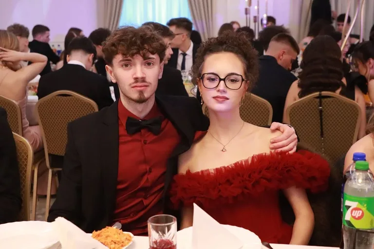 Bal jak z bajki! Studniówka LO im. M. Kopernika w Ostrowi Mazowieckiej (zdjęcia, wideo)