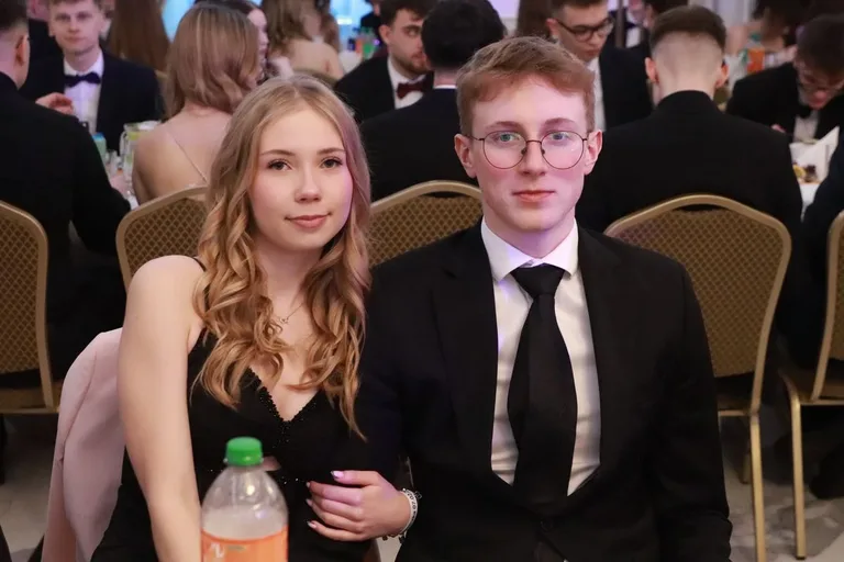 Bal jak z bajki! Studniówka LO im. M. Kopernika w Ostrowi Mazowieckiej (zdjęcia, wideo)