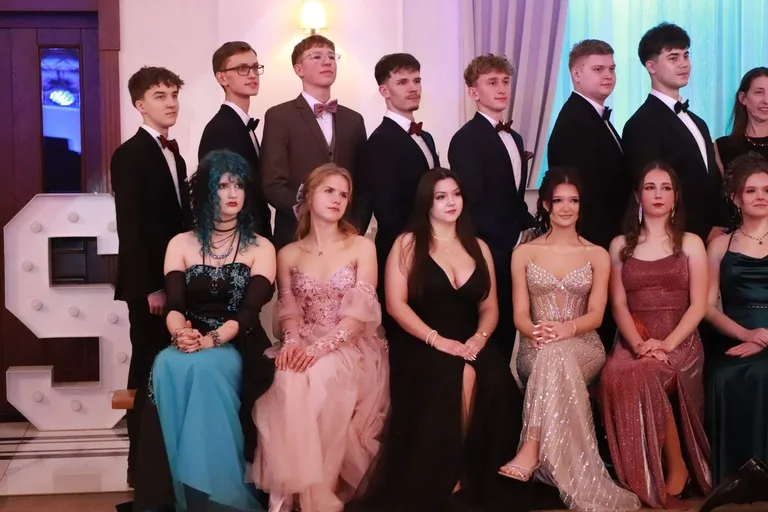 Bal jak z bajki! Studniówka LO im. M. Kopernika w Ostrowi Mazowieckiej (zdjęcia, wideo)
