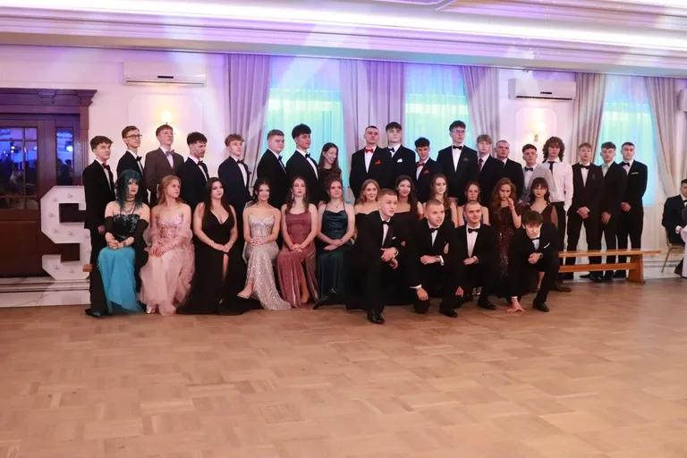 Bal jak z bajki! Studniówka LO im. M. Kopernika w Ostrowi Mazowieckiej (zdjęcia, wideo)