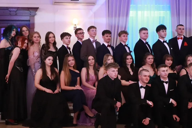 Bal jak z bajki! Studniówka LO im. M. Kopernika w Ostrowi Mazowieckiej (zdjęcia, wideo)