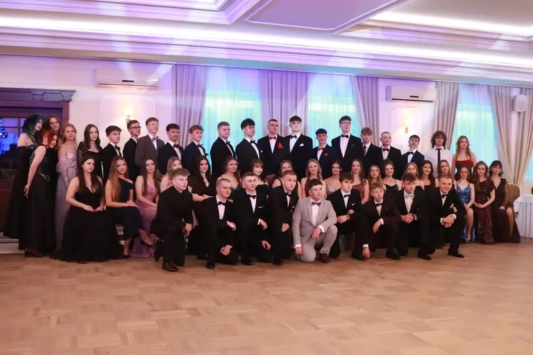 Bal jak z bajki! Studniówka LO im. M. Kopernika w Ostrowi Mazowieckiej (zdjęcia, wideo)