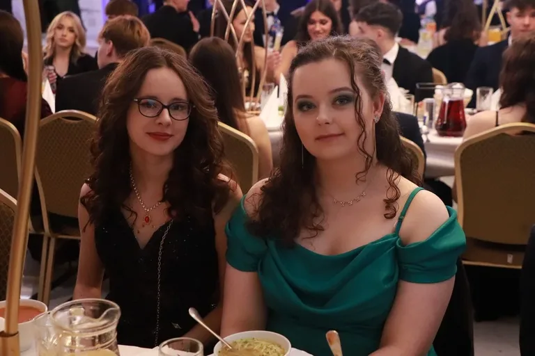 Bal jak z bajki! Studniówka LO im. M. Kopernika w Ostrowi Mazowieckiej (zdjęcia, wideo)