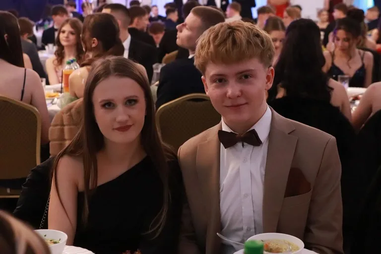 Bal jak z bajki! Studniówka LO im. M. Kopernika w Ostrowi Mazowieckiej (zdjęcia, wideo)