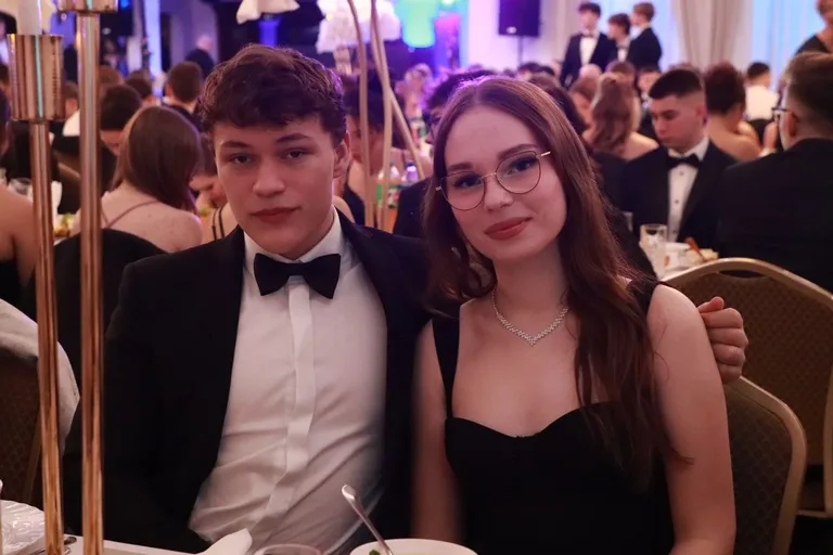 Bal jak z bajki! Studniówka LO im. M. Kopernika w Ostrowi Mazowieckiej (zdjęcia, wideo)