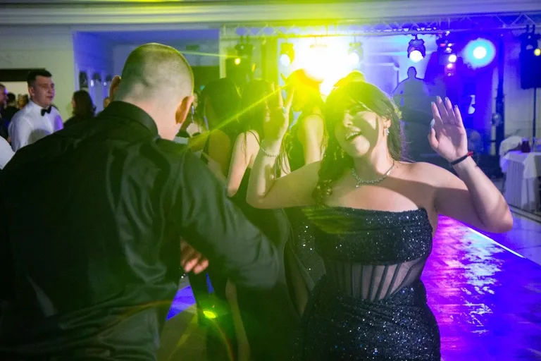 Sto dni do dorosłości. Przypominamy jak maturzyści "Rubinka" bawili się na studniówce (zdjęcia, wideo)