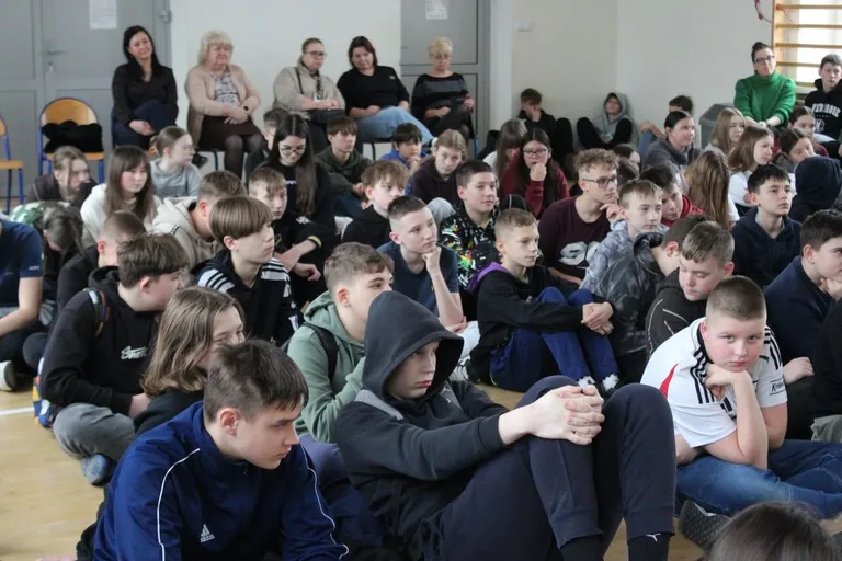 Młodzież poznaje samorząd krok po kroku – tym razem głos należał do rówieśników (zdjęcia)