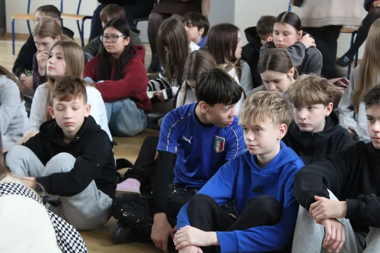 Młodzież poznaje samorząd krok po kroku – tym razem głos należał do rówieśników (zdjęcia)