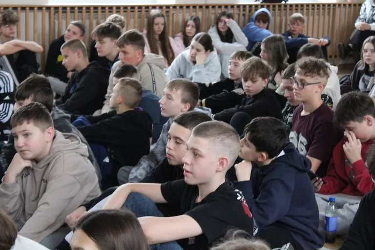 Młodzież poznaje samorząd krok po kroku – tym razem głos należał do rówieśników (zdjęcia)