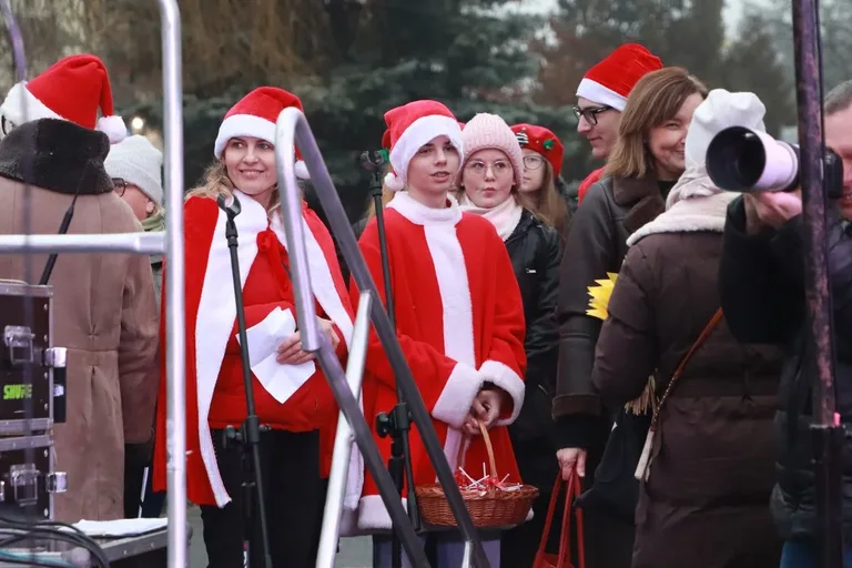 Miejska Wigilia w Ostrowi Mazowieckiej. Wyjątkowe świętowanie Bożego Narodzenia (zdjęcia, wideo)