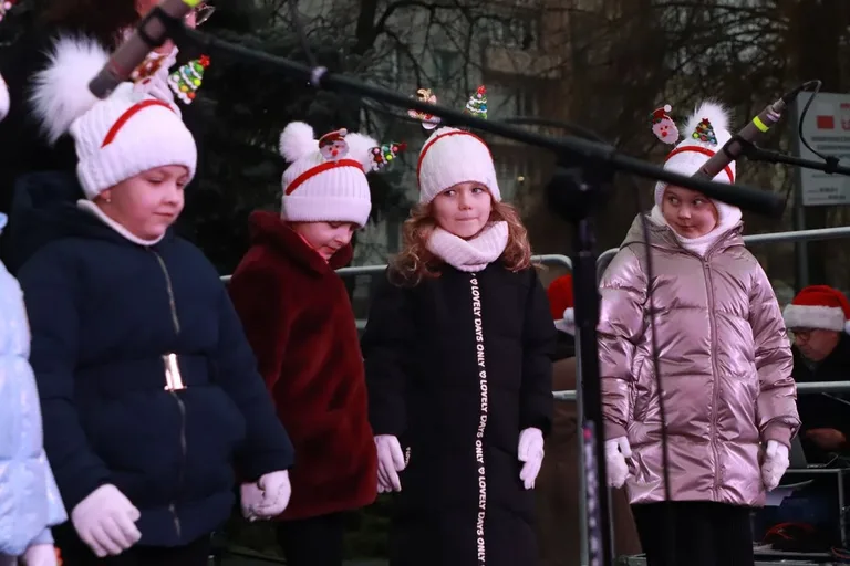 Miejska Wigilia w Ostrowi Mazowieckiej. Wyjątkowe świętowanie Bożego Narodzenia (zdjęcia, wideo)
