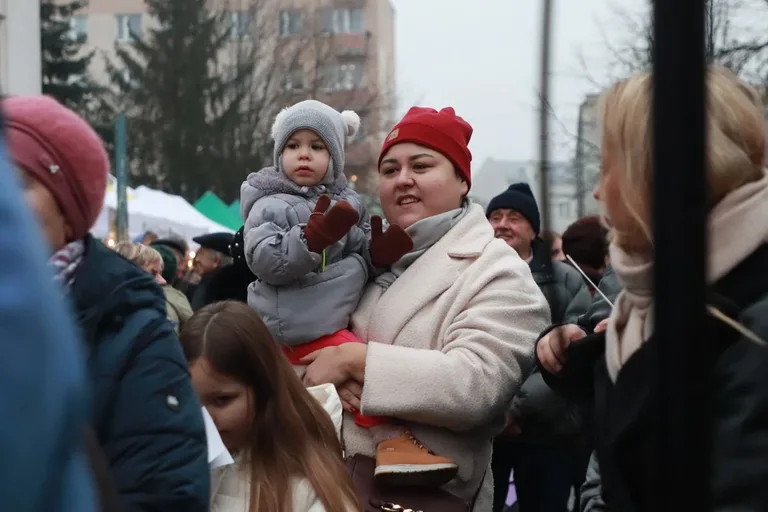 Miejska Wigilia w Ostrowi Mazowieckiej. Wyjątkowe świętowanie Bożego Narodzenia (zdjęcia, wideo)