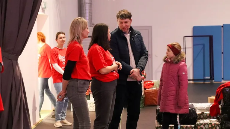 Szlachetna Paczka w Ostrowi Mazowieckiej. Emocjonalny finał pełen wdzięczności dla wolontariuszy i darczyńców (zdjęcia, wideo)