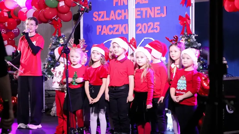 Szlachetna Paczka w Ostrowi Mazowieckiej. Emocjonalny finał pełen wdzięczności dla wolontariuszy i darczyńców (zdjęcia, wideo)