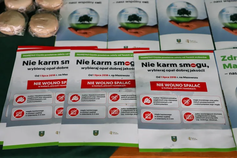 Ponad 200 choinek trafiło do mieszkańców Ostrowi! Ekologiczna akcja zakończona sukcesem! (zdjęcia)