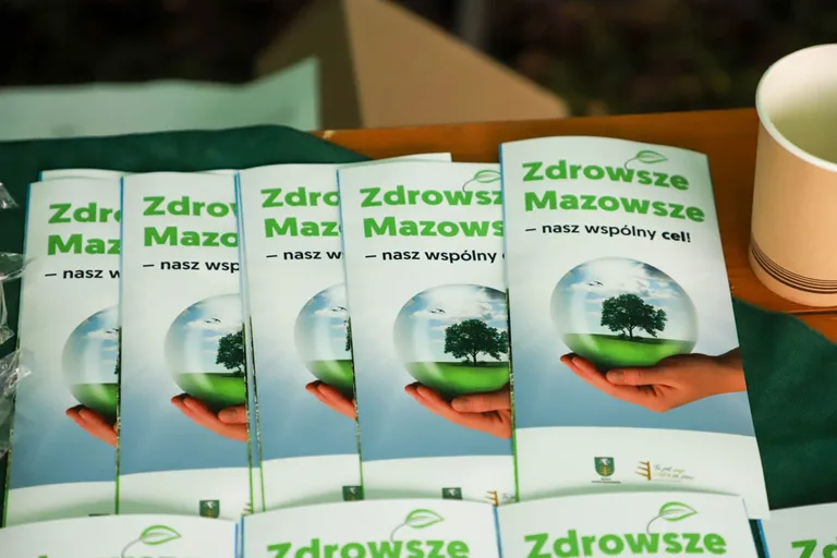 Ponad 200 choinek trafiło do mieszkańców Ostrowi! Ekologiczna akcja zakończona sukcesem! (zdjęcia)