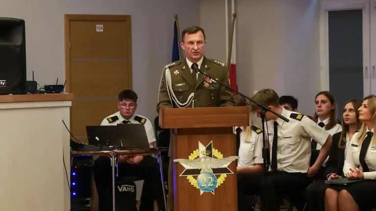 Uroczyste pasowanie uczniów i podpisanie ważnego porozumienia. Historyczny dzień w CSL Technikum Lotniczym w Nagoszewie (zdjęcia)